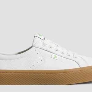 Cariuma White Pebbled Leather/Gum